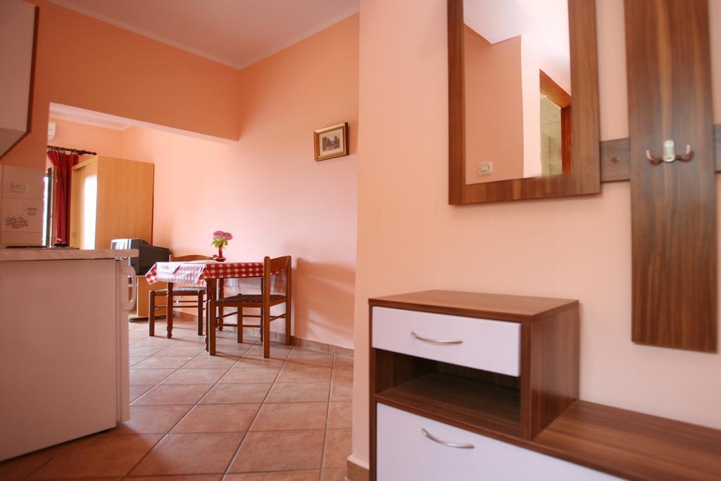Apartments Neda - Porec South Phòng bức ảnh