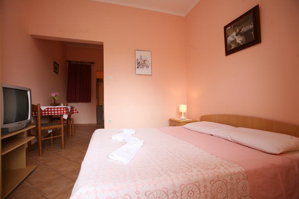 Apartments Neda - Porec South Phòng bức ảnh